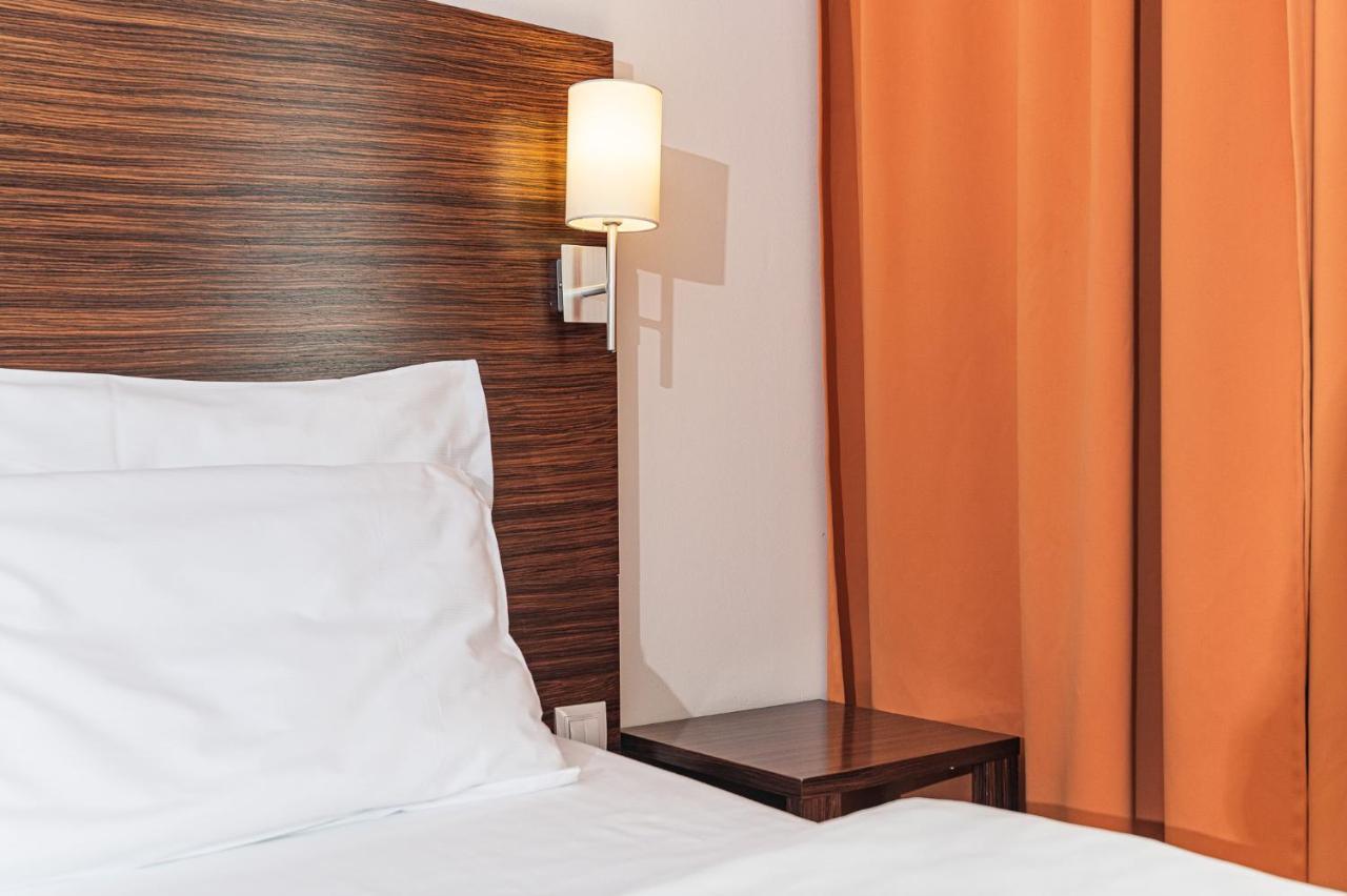 Hotel Euro Pardubice Exterior foto
